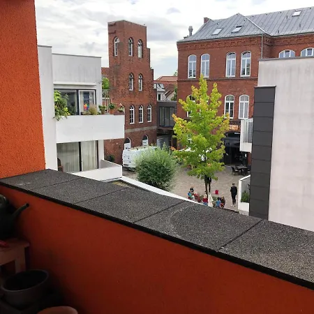 Schönes Mit Terrasse Und Großer Küche Bremen